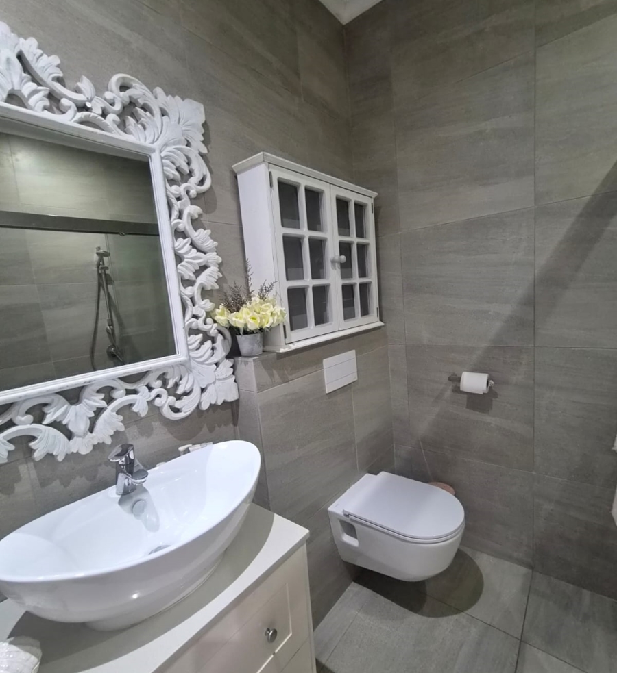 2 Bedroom Property for Sale in Struisbaai Western Cape